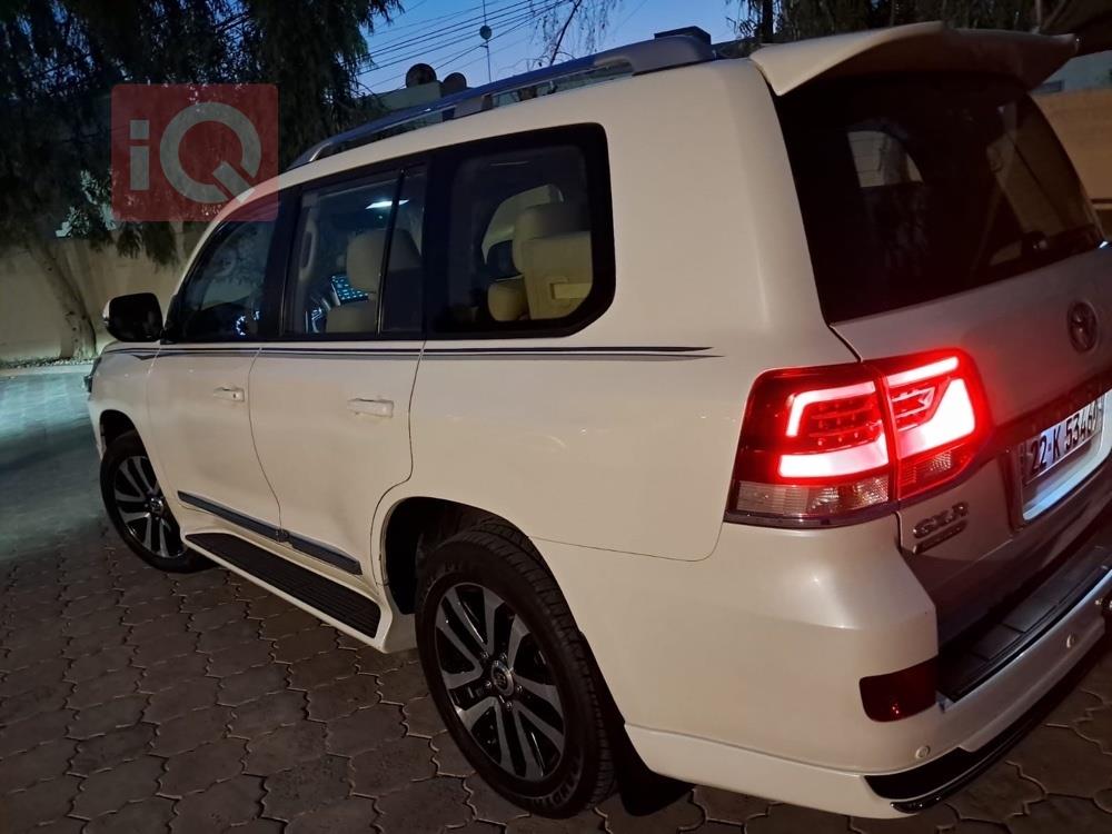 تويوتا لاندكروزر